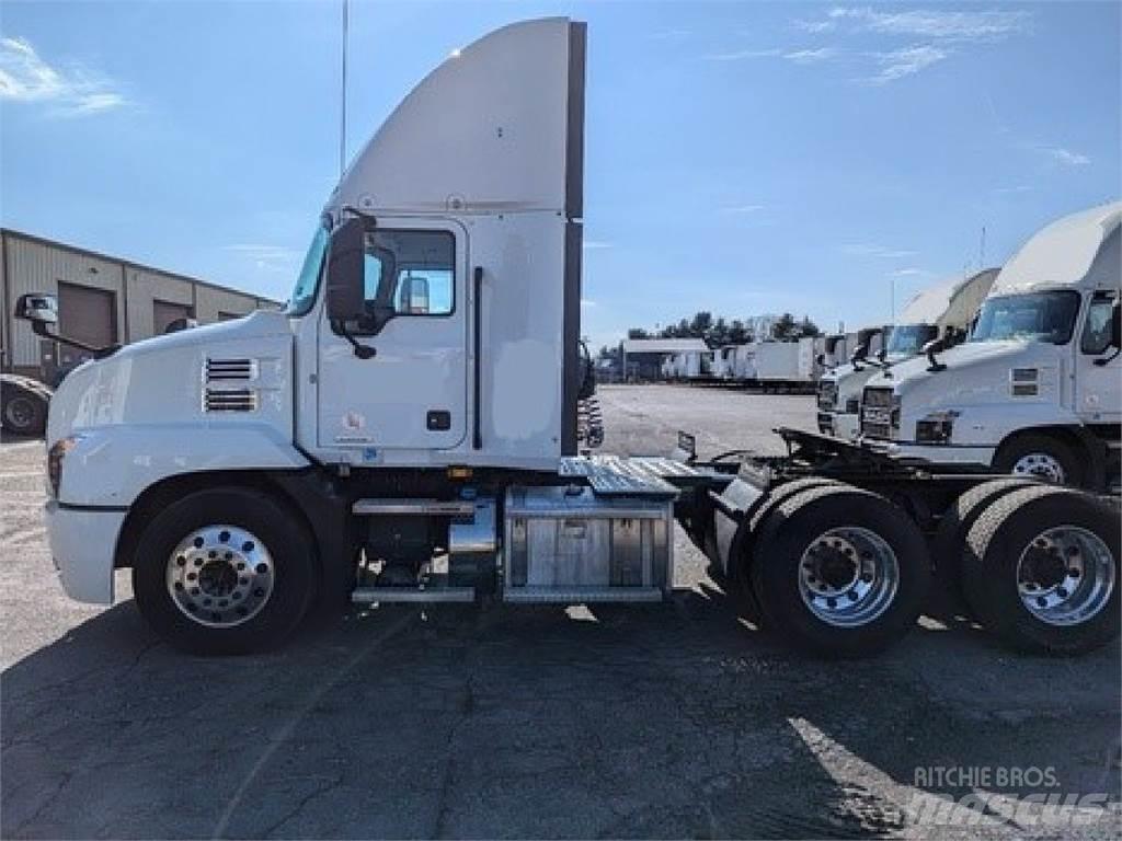 Mack AN64T Тягачі