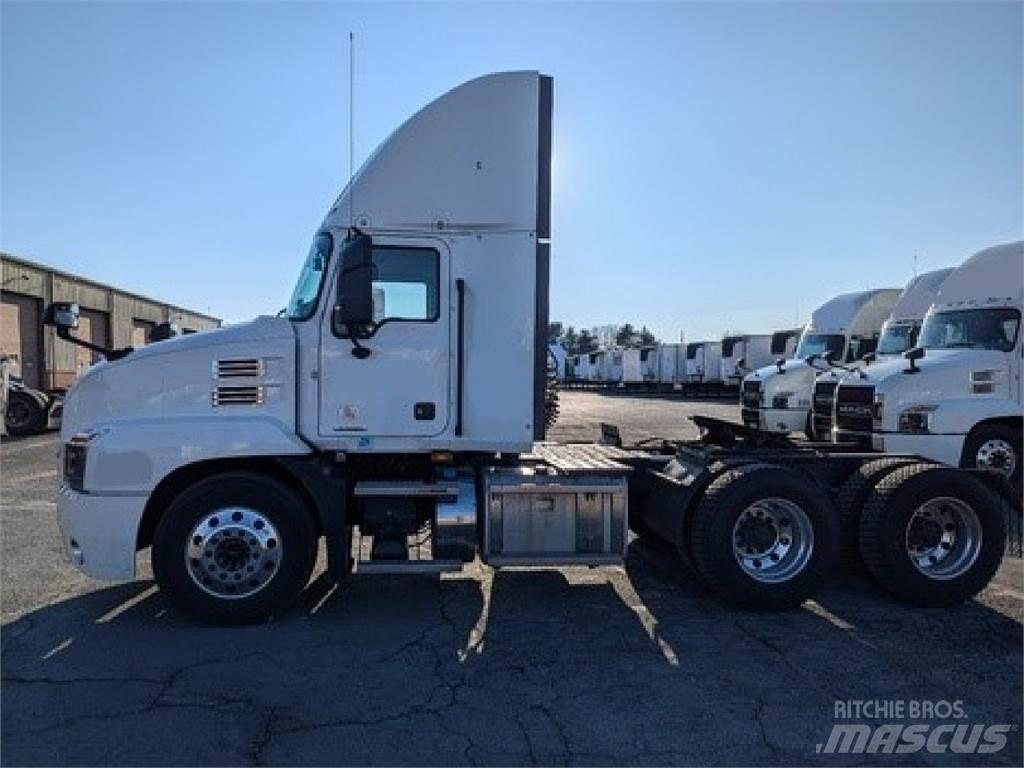 Mack AN64T Тягачі