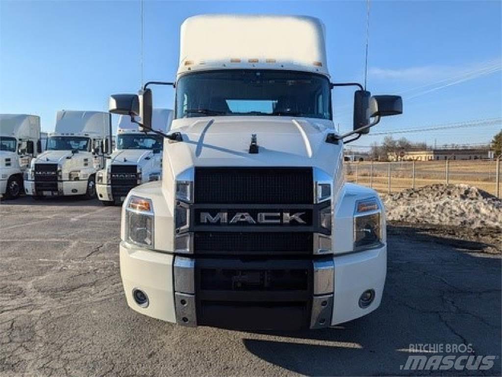 Mack AN64T Тягачі