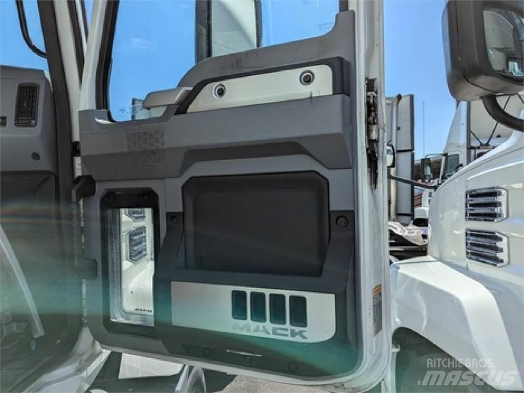 Mack AN64T Тягачі