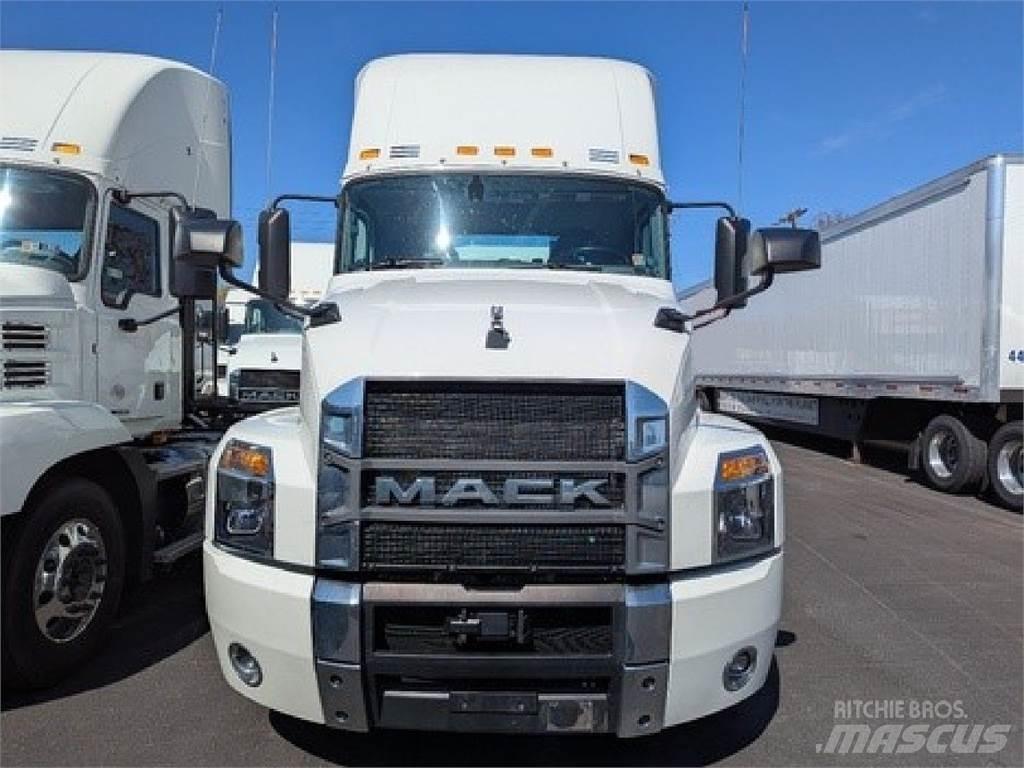 Mack AN64T Тягачі