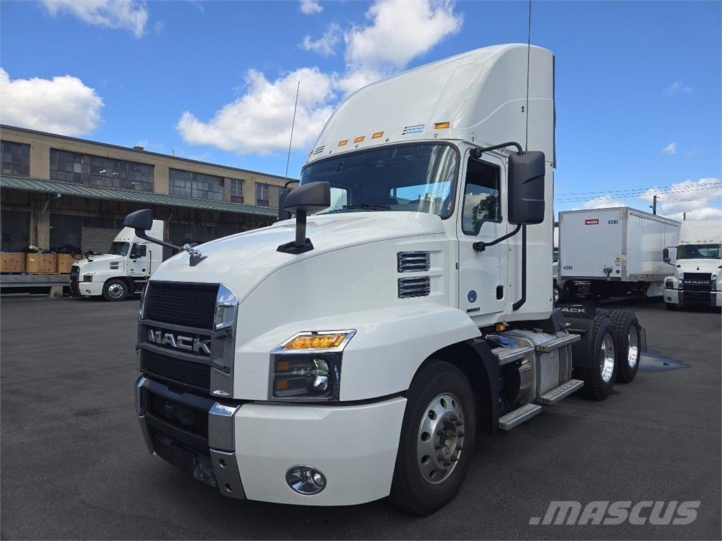 Mack AN64T Тягачі