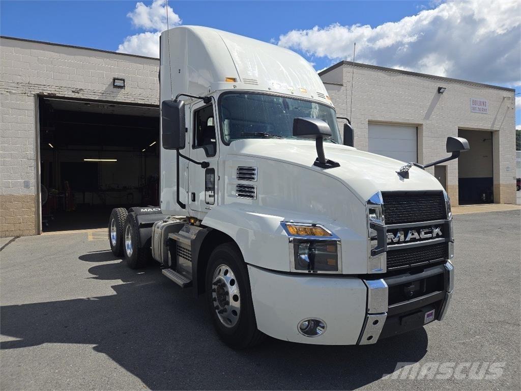 Mack AN64T Тягачі