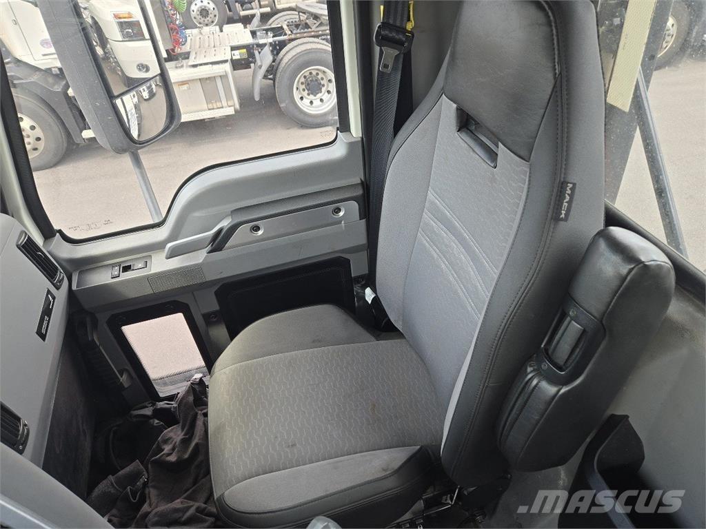 Mack AN64T Тягачі