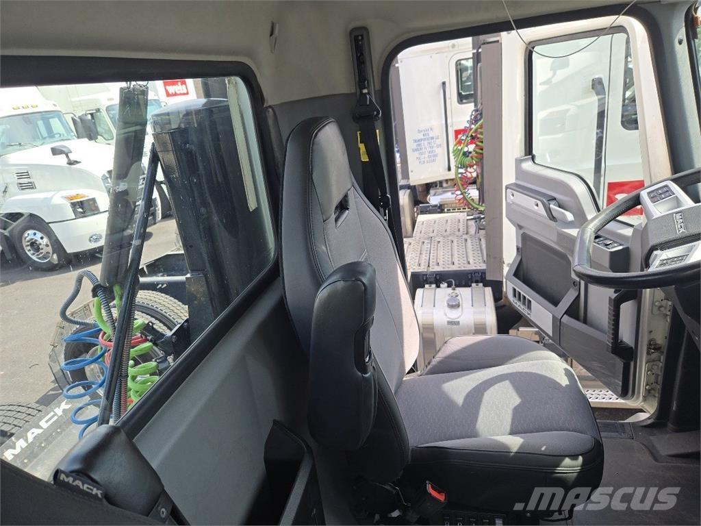 Mack AN64T Тягачі