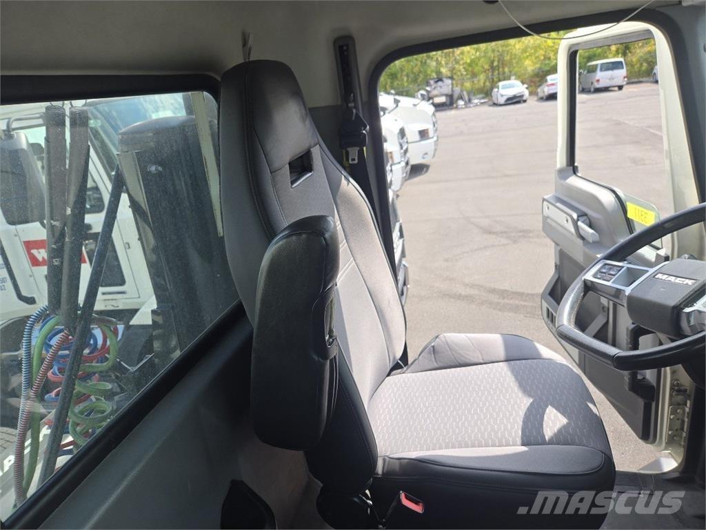 Mack AN64T Тягачі