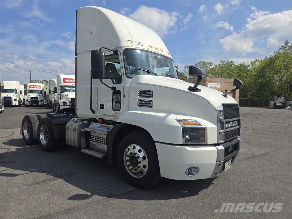 Mack AN64T Тягачі