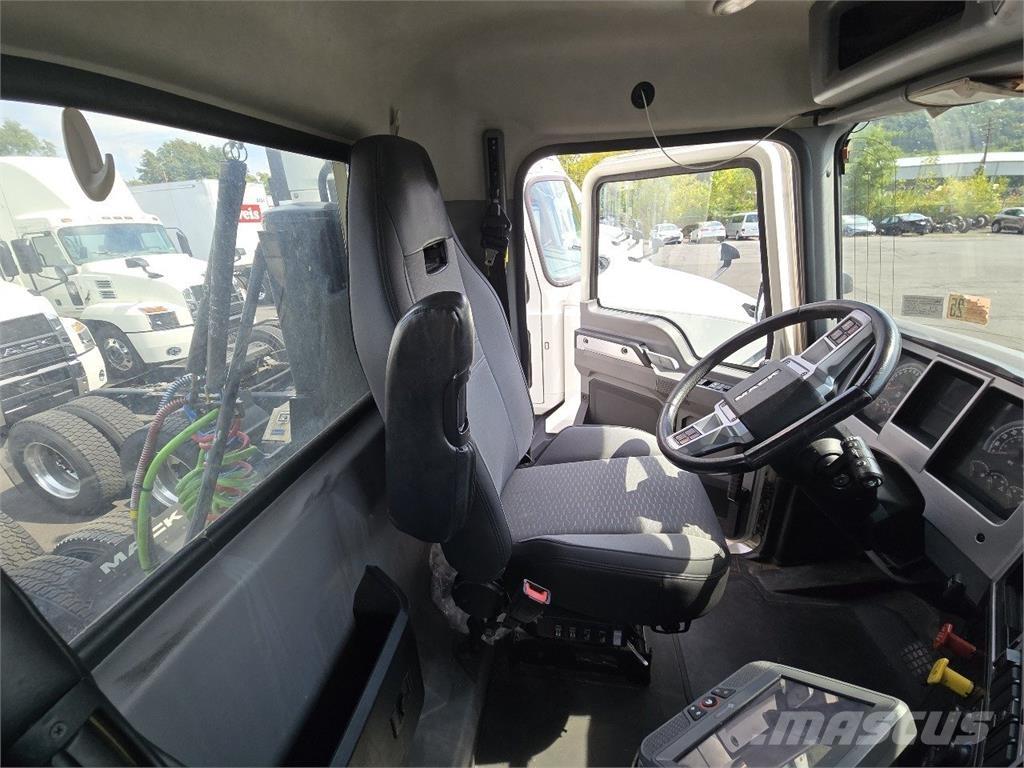 Mack AN64T Тягачі