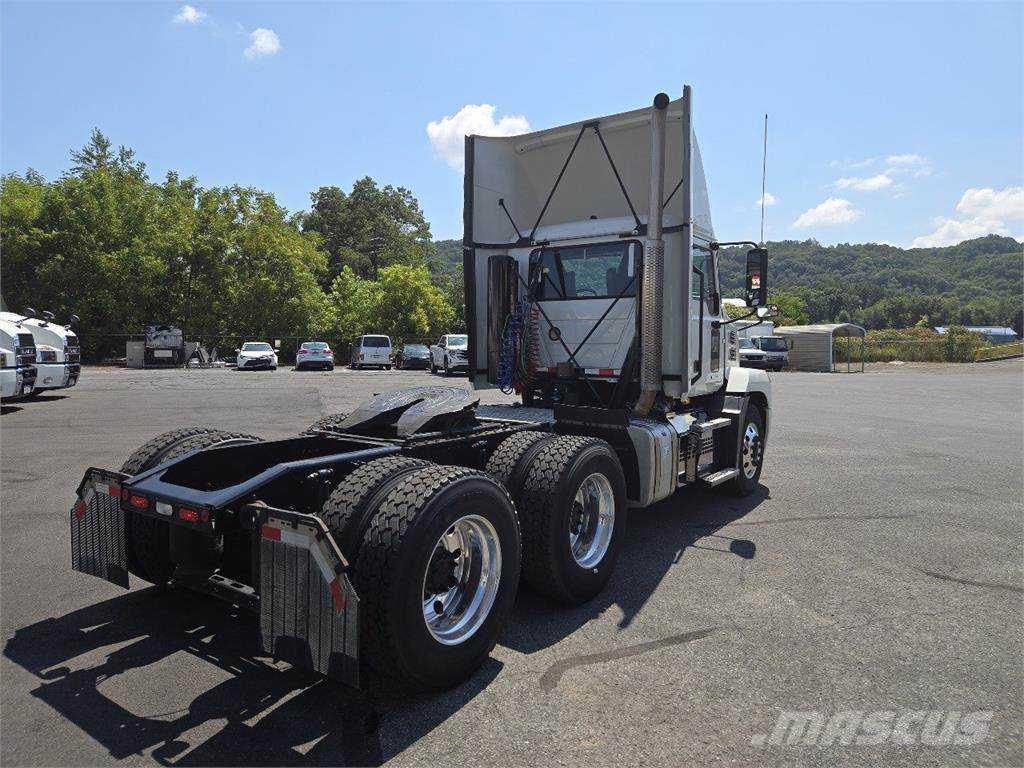 Mack AN64T Тягачі