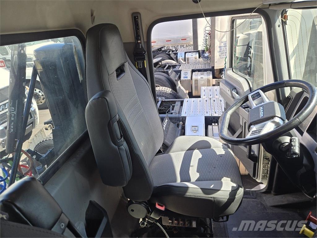 Mack AN64T Тягачі