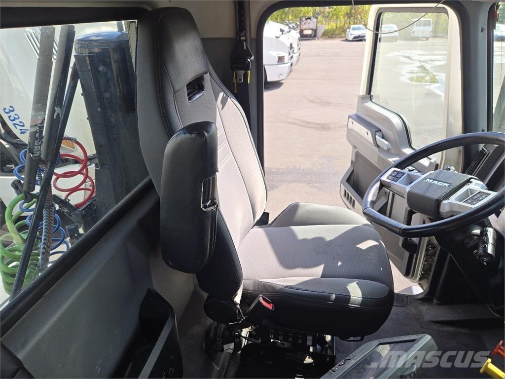 Mack AN64T Тягачі