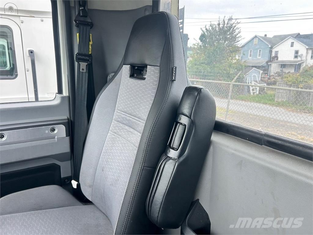 Mack AN64T Тягачі