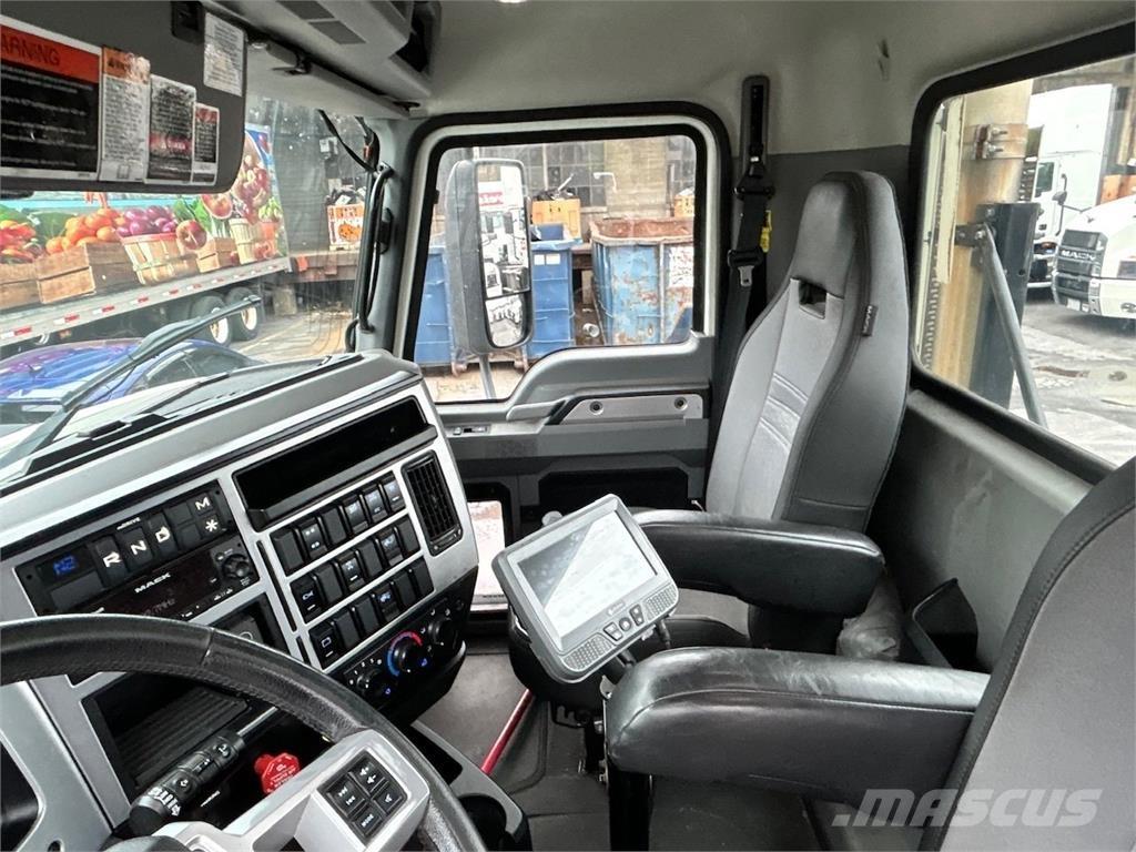 Mack AN64T Тягачі