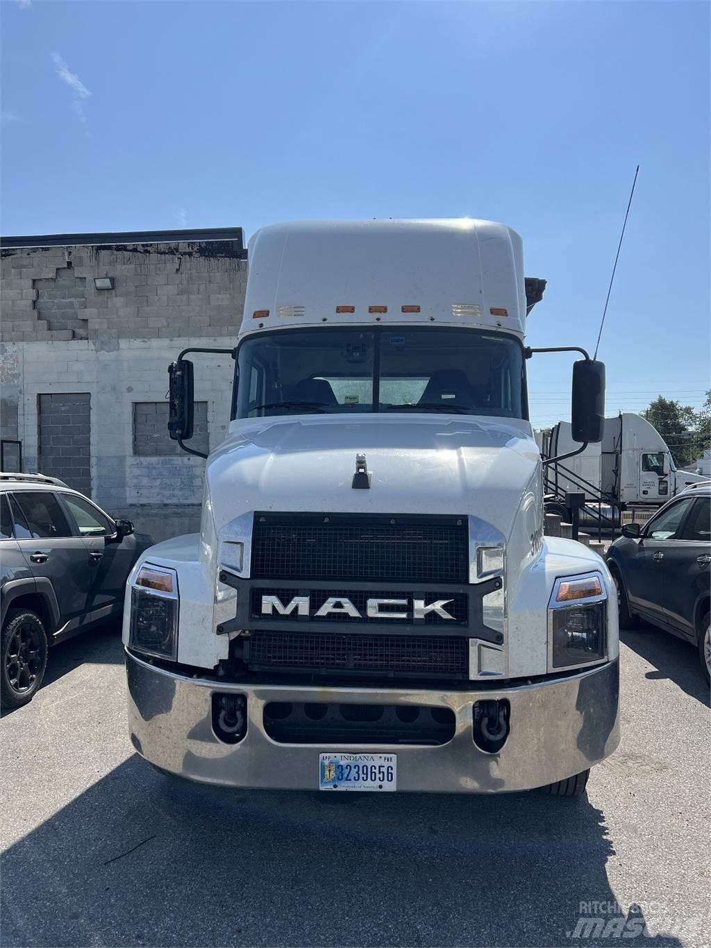 Mack Anthem AN64T Тягачі
