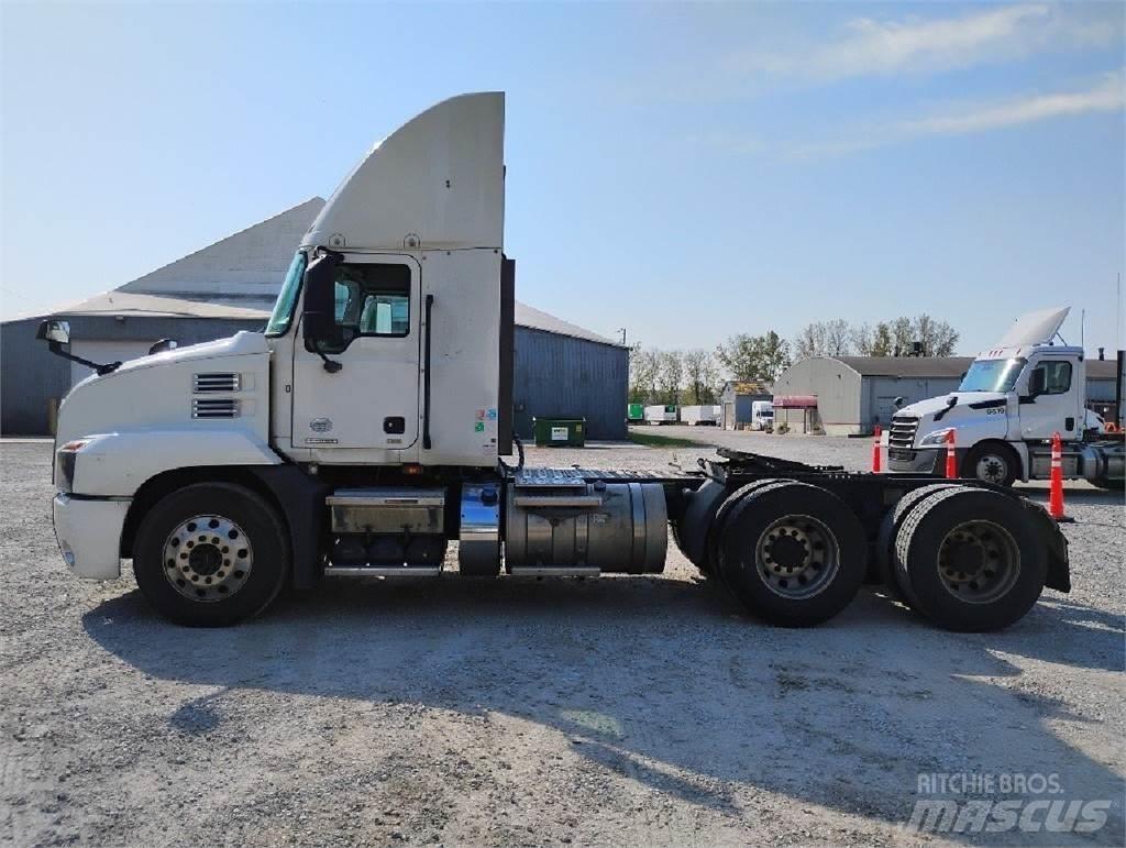 Mack Anthem AN64T Тягачі