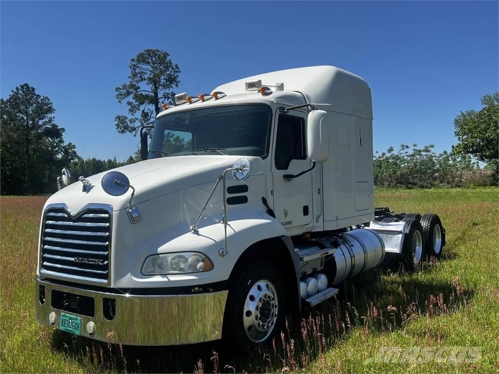 Mack CXU 613 Тягачі