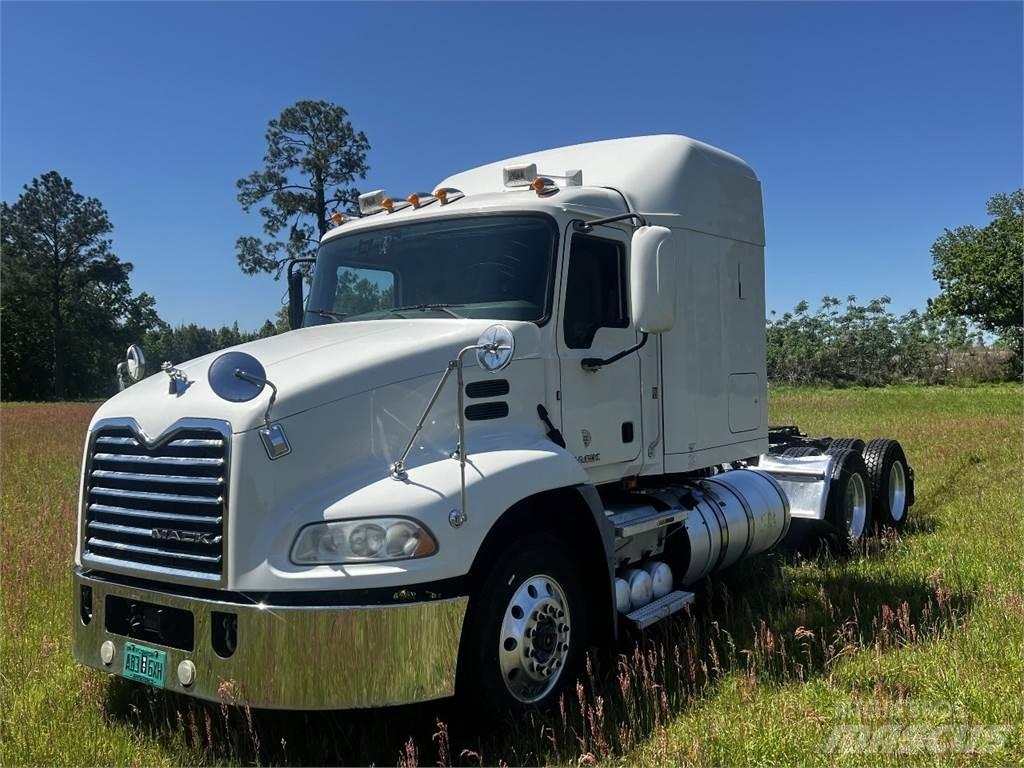 Mack CXU 613 Тягачі
