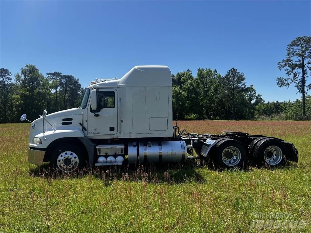 Mack CXU 613 Тягачі