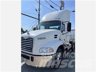 Mack CXU613 Тягачі
