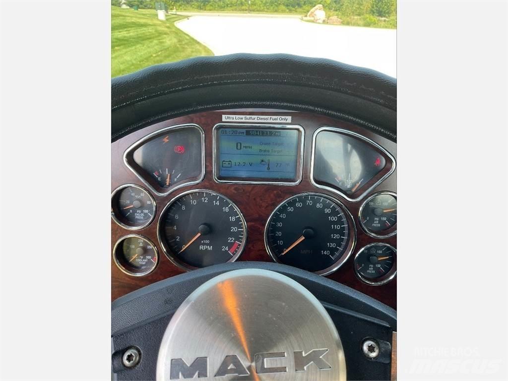 Mack CXU613 Тягачі