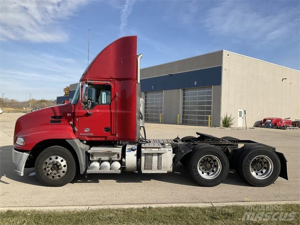 Mack CXU613 Тягачі