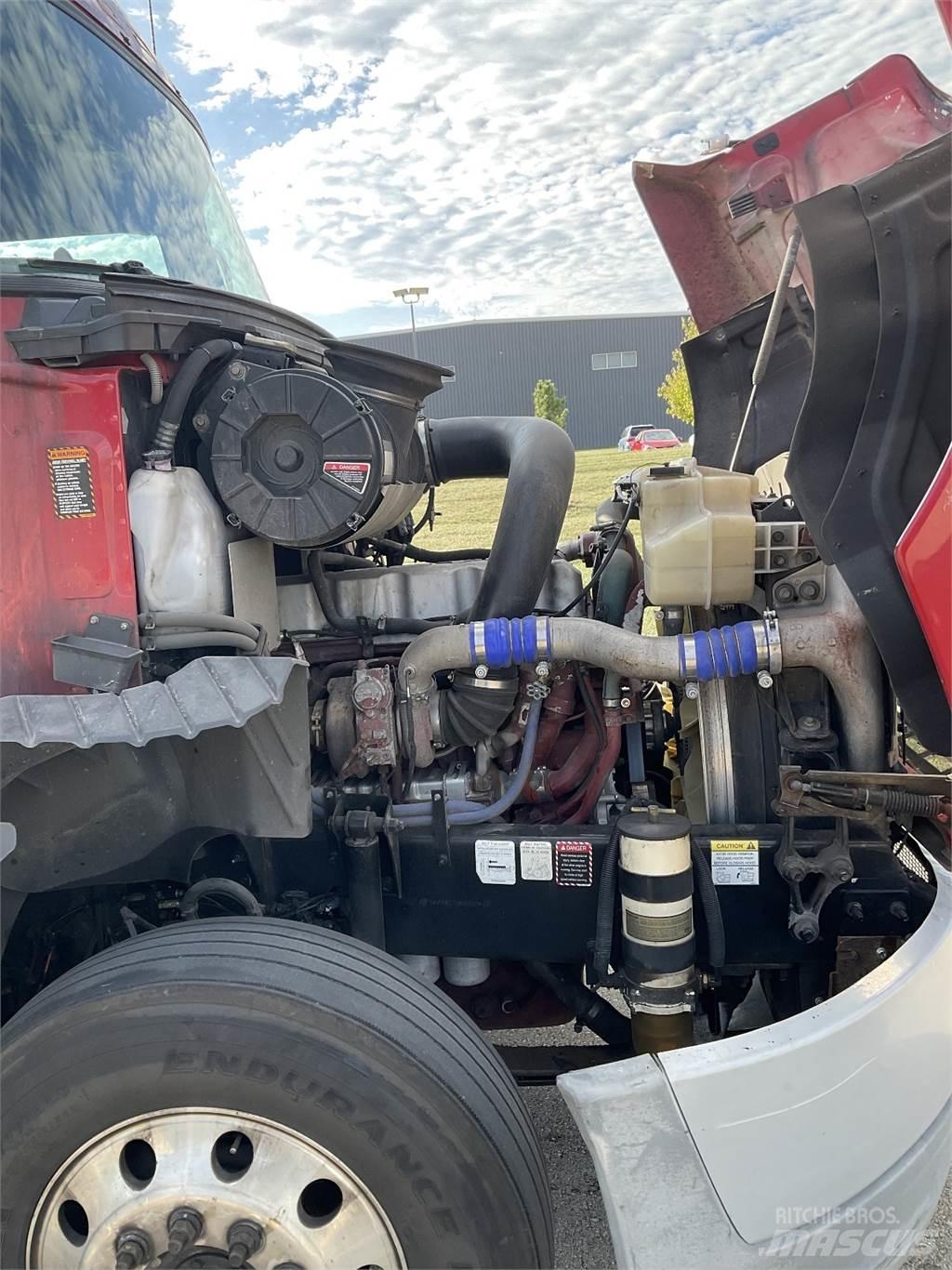 Mack CXU613 Тягачі