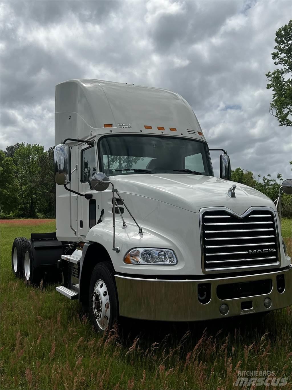 Mack CXU613 Тягачі