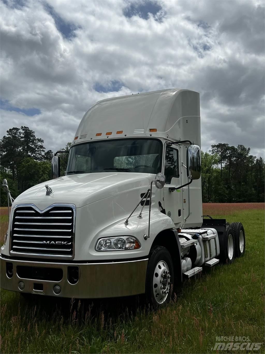 Mack CXU613 Тягачі