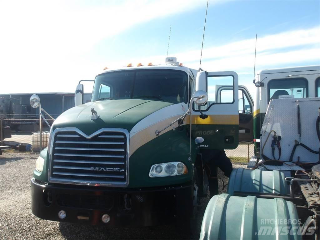 Mack CXU613 Тягачі