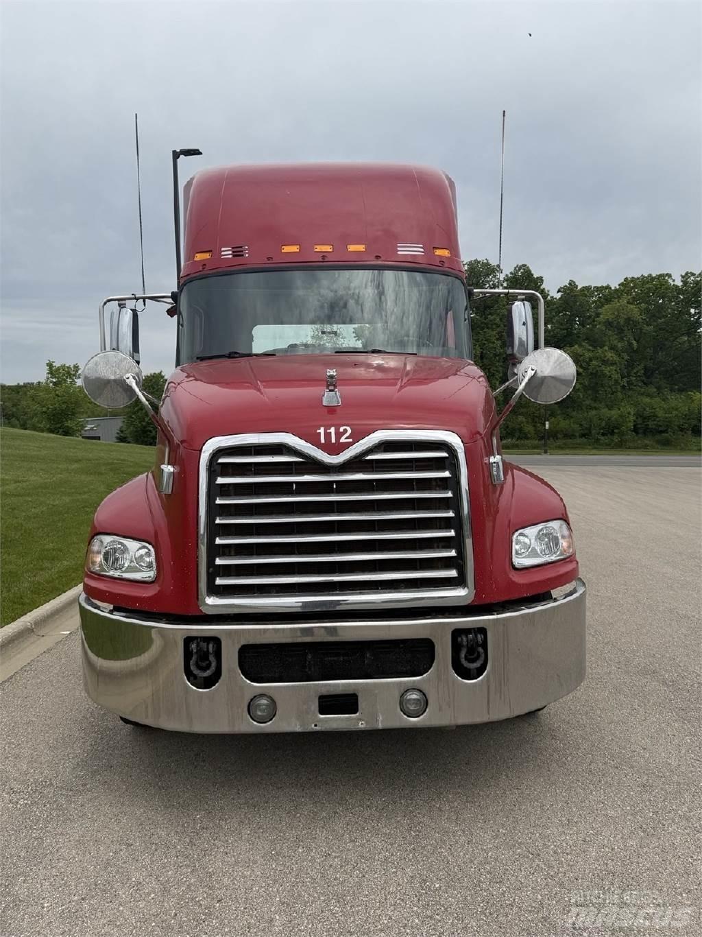Mack CXU613 Тягачі