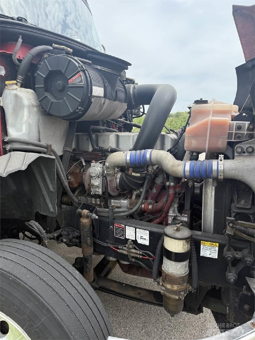 Mack CXU613 Тягачі