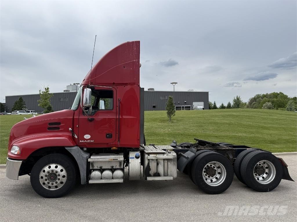 Mack CXU613 Тягачі