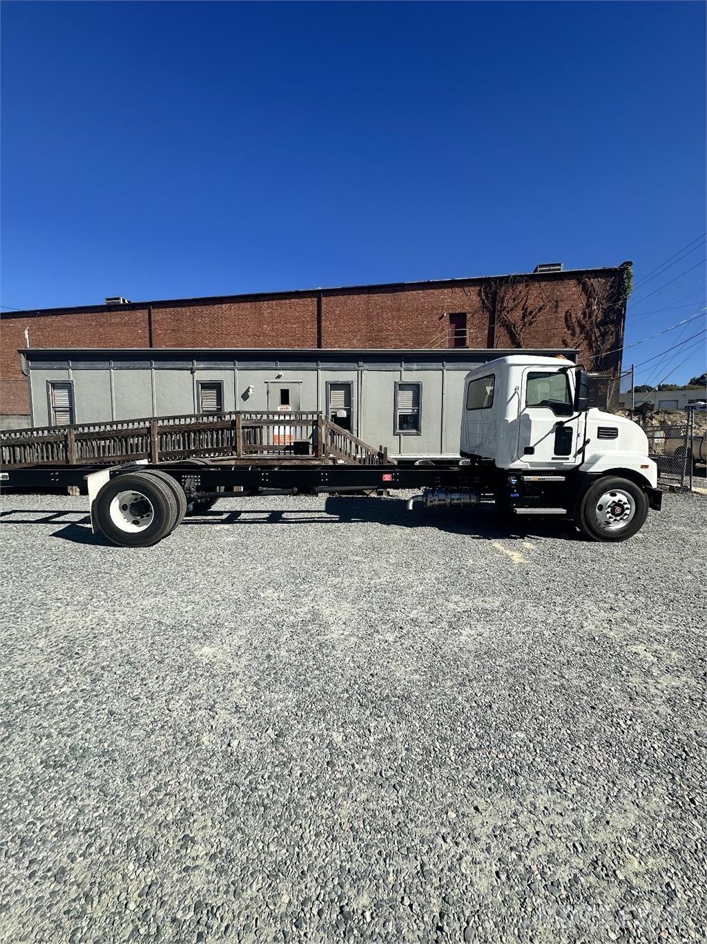 Mack MD6 Шасі з кабіною