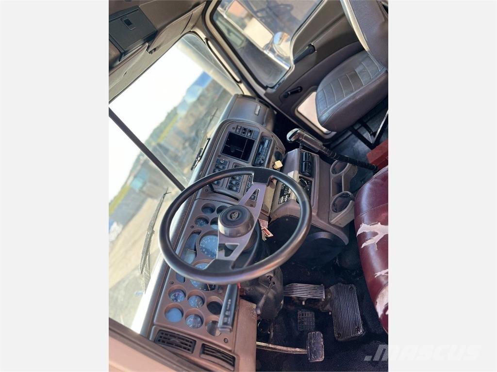 Mack Vision Тягачі