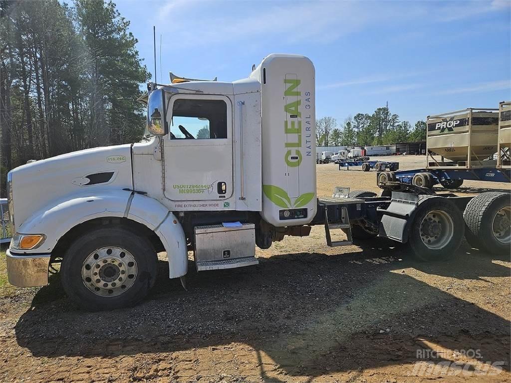 Peterbilt 384 Тягачі