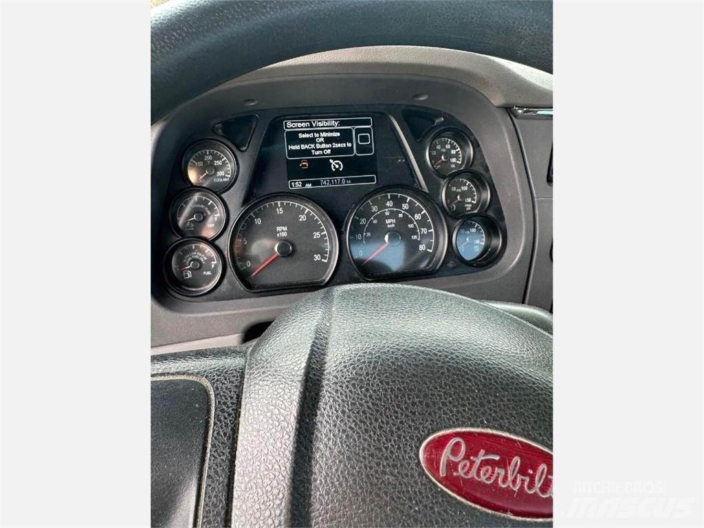 Peterbilt 567 Тягачі