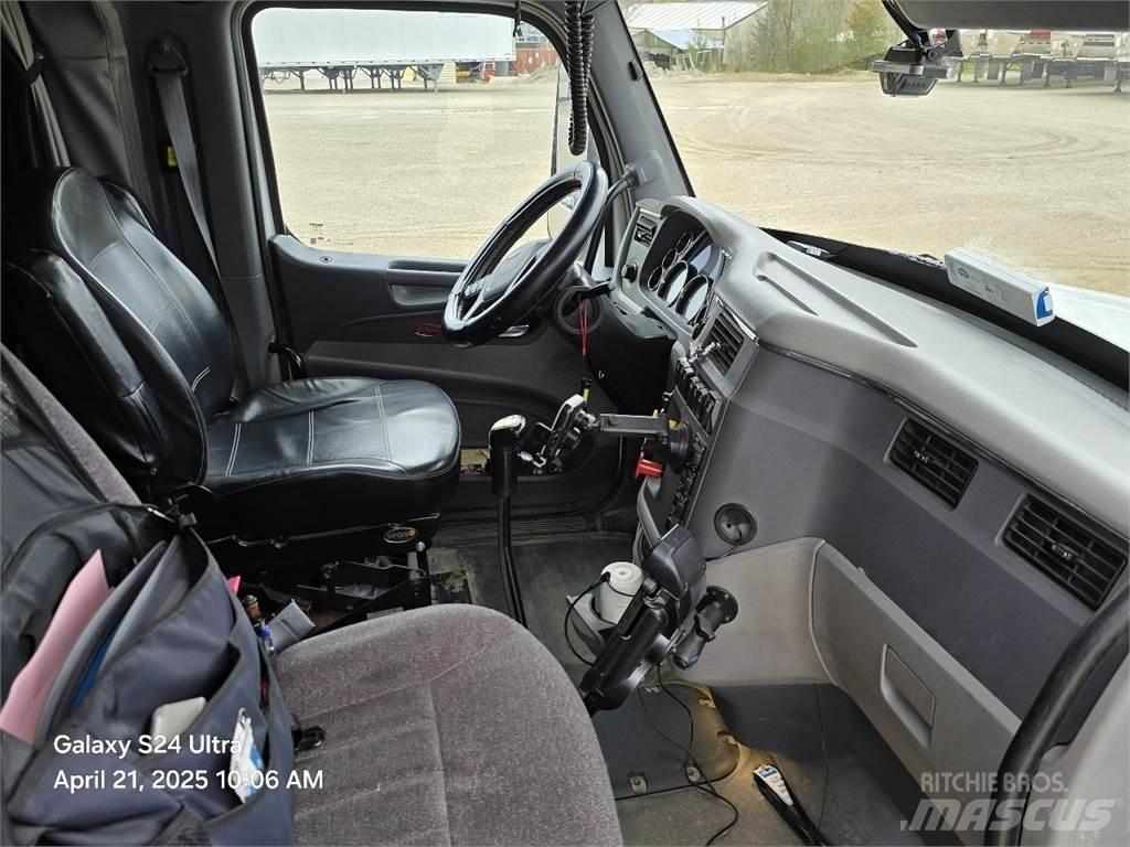 Peterbilt 567 Тягачі