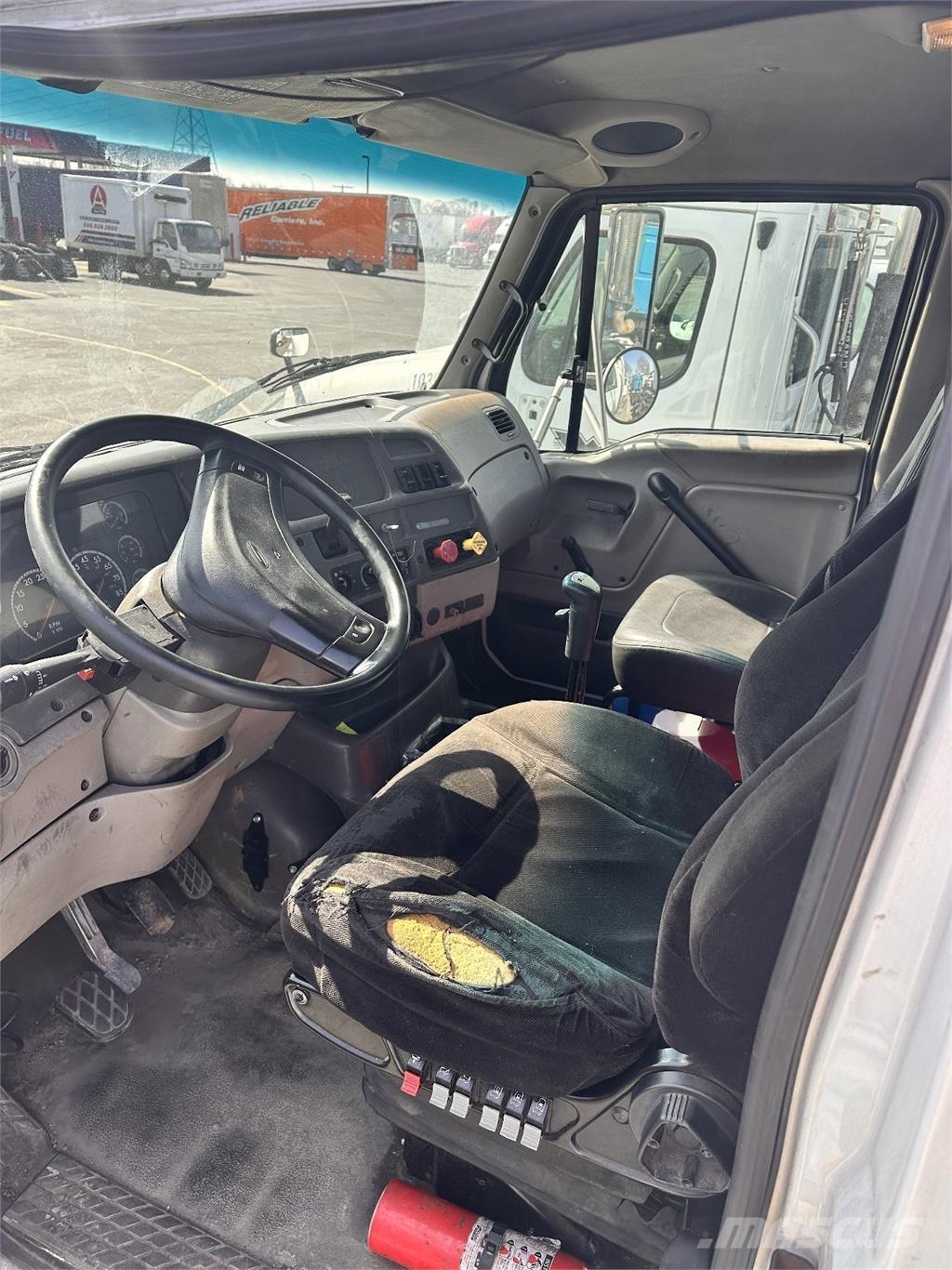 Sterling A9500 Тягачі