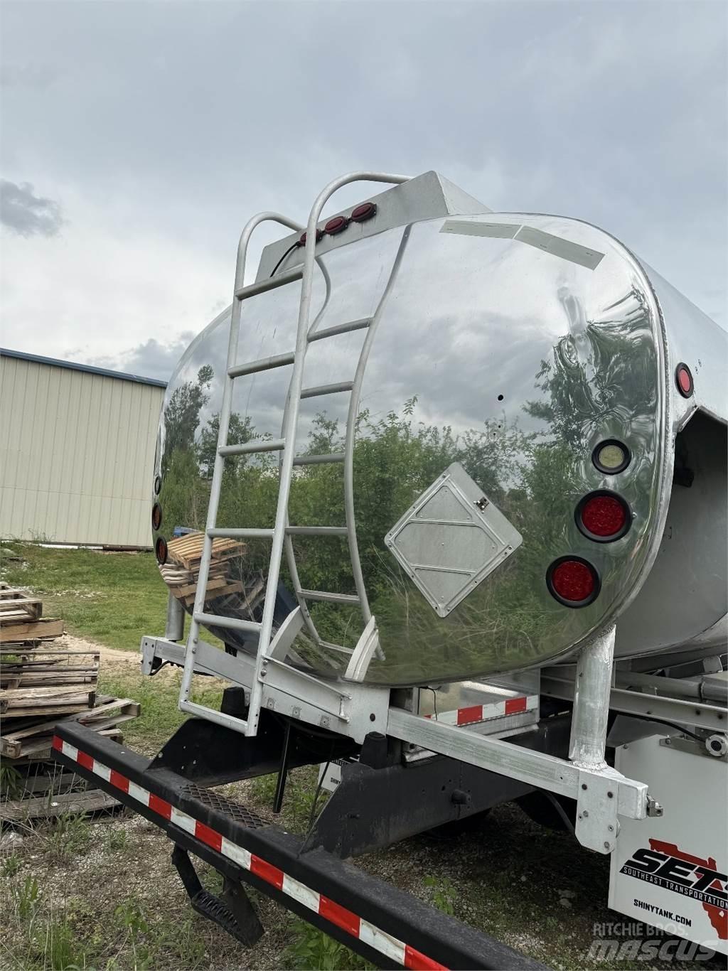 Sterling L7500 Вантажівки / спеціальні