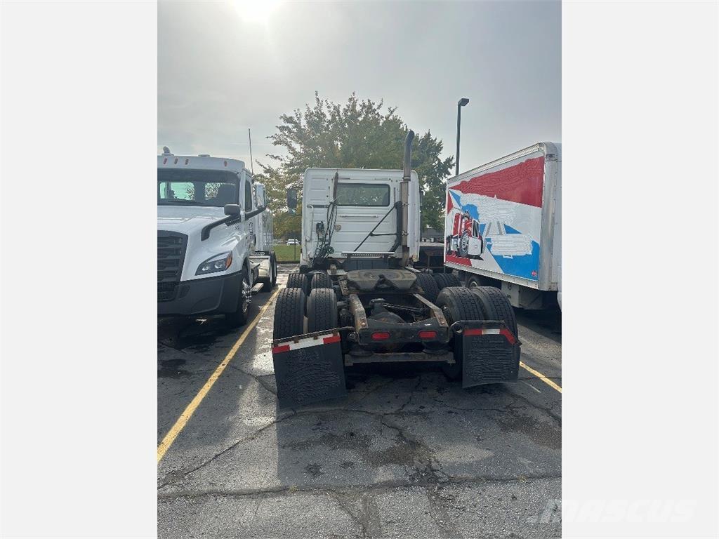 Volvo VNL Тягачі