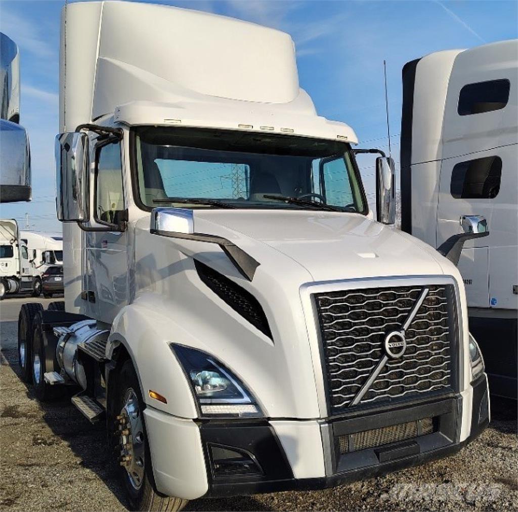 Volvo VNL300 Тягачі