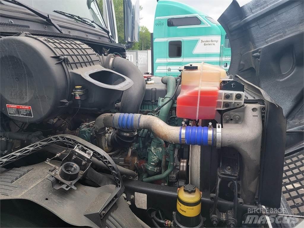 Volvo VNL64T780 Тягачі
