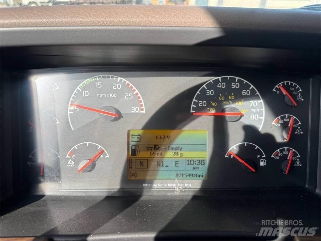 Volvo VNL670 Тягачі