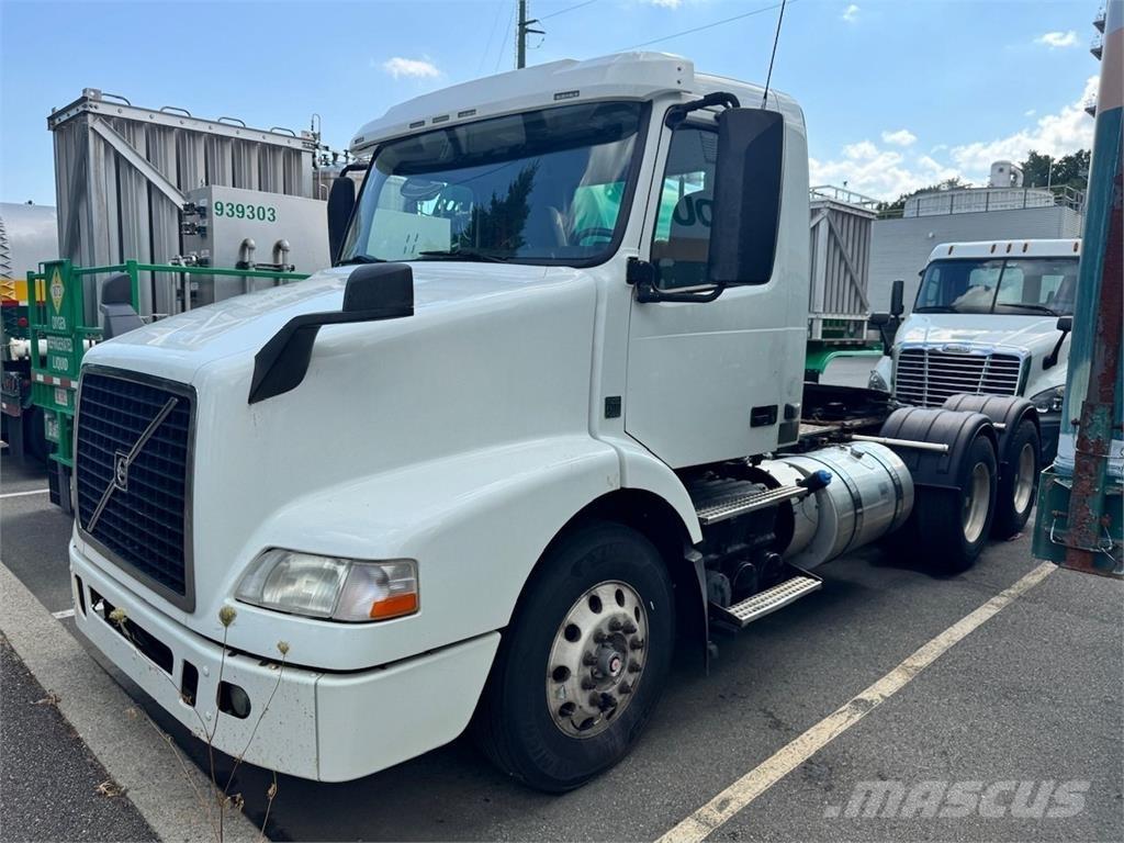 Volvo VNM64T200 Тягачі