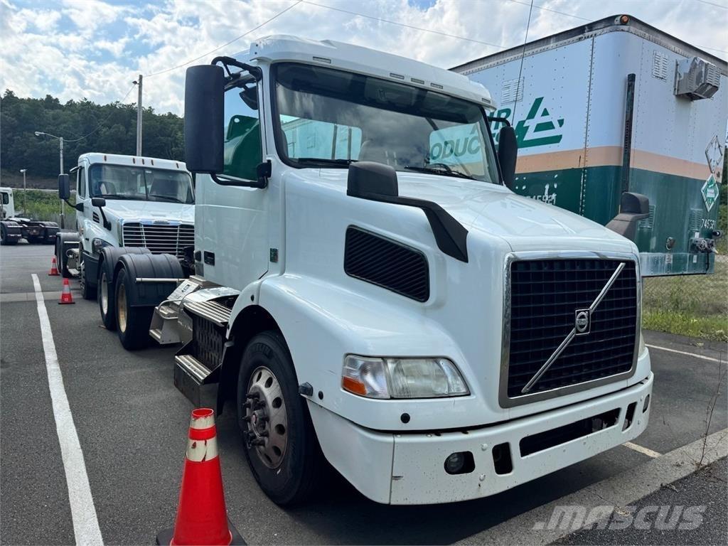 Volvo VNM64T200 Тягачі