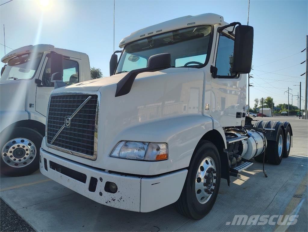 Volvo VNM64T200 Тягачі