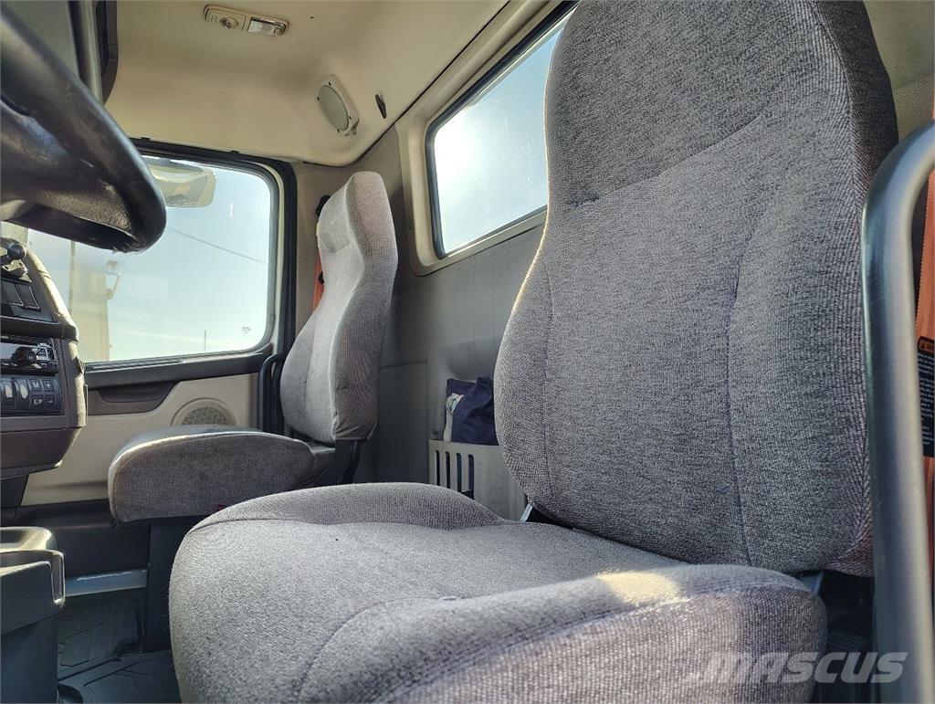 Volvo VNM64T200 Тягачі