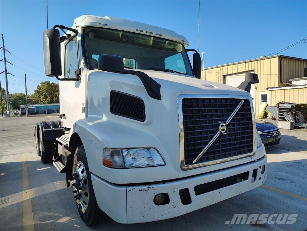 Volvo VNM64T200 Тягачі