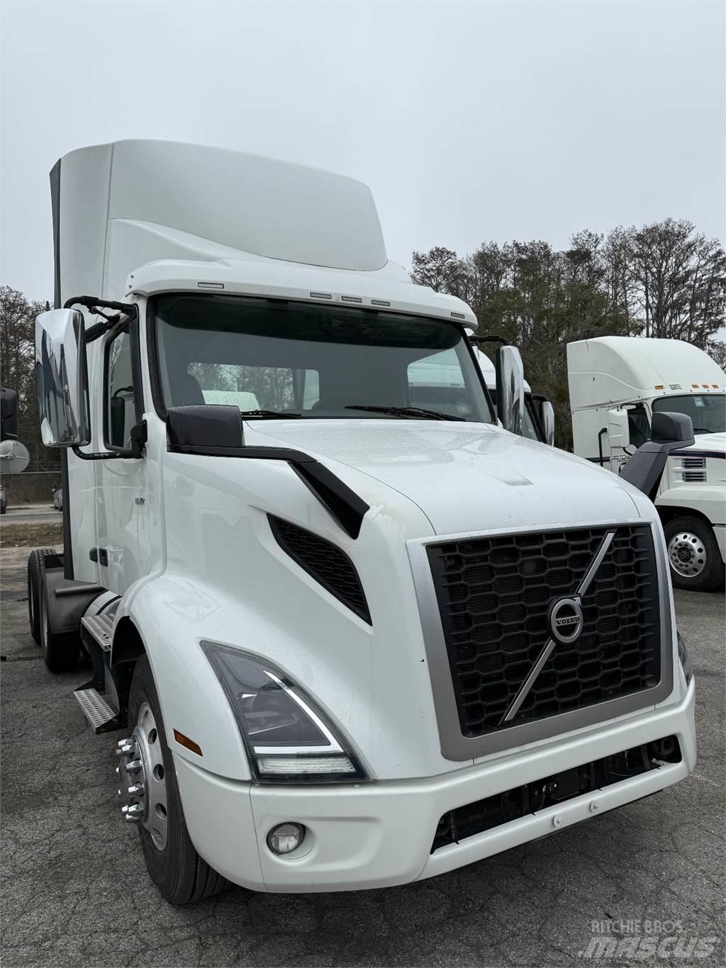 Volvo VNR64T300 Тягачі