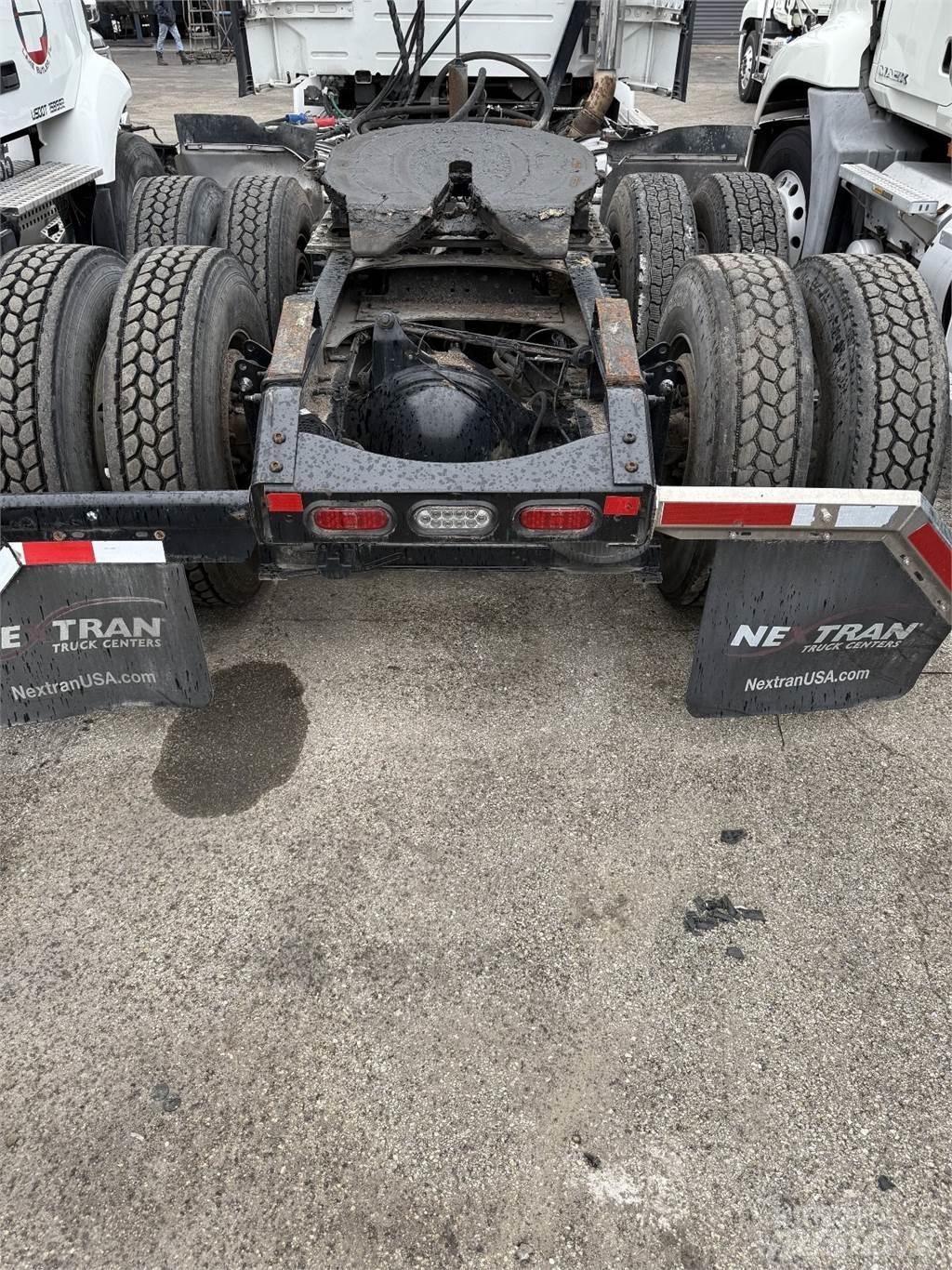 Volvo VNR64T300 Тягачі